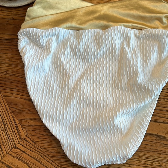Tara Grinna designer 2pc swim suit. Gold/white.underwire lined bra32-36D. 6/8bot - Picture 8 of 9
